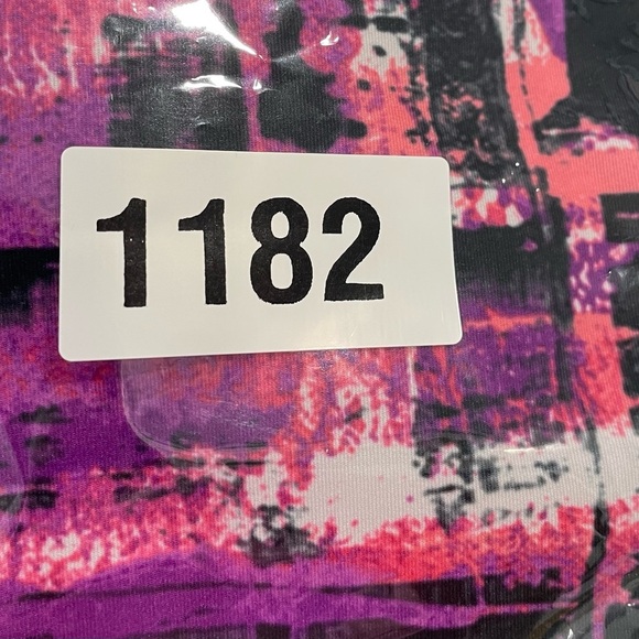 MARIKA Capri Leggings Size Med Black Watercolor Pink Color Three Quarter Length - Picture 6 of 6